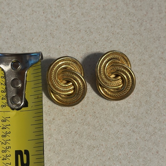 Miriam Haskell gold tone interlocking loop clip on earrings (699) - Picture 5 of 5